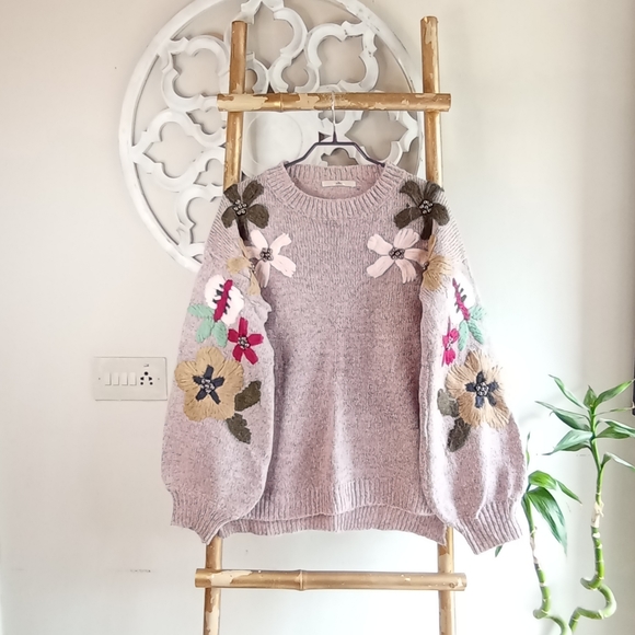 Embroidered Floral Oversized Sweater - Picture 14 of 16